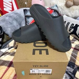 Adidas Yeezy Slide in Charcoal Black